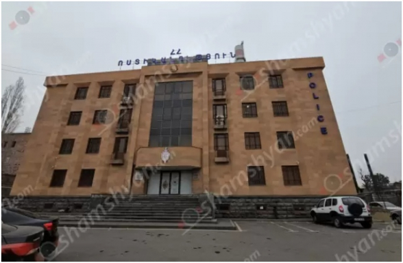 Երևանում տղամարդը հարձակվել է նախկին կնոջ տան վրա, ծեծի ենթարկել նրան, կրակոցներ արձակել և հնչեցրել սպառնալիքներ